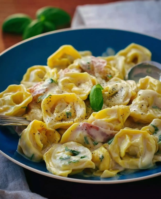 Tortellini alla Panna – Ein einfaches Rezept für einen cremigen Schinken-Sahne-Tortellini-Auflauf